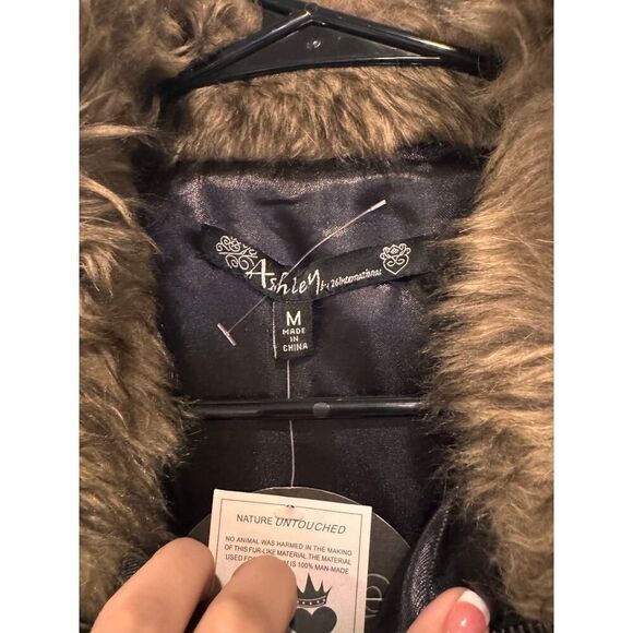 Ashley by 26International Women’s Zip-Up Fur Jacket – Medium, NWT - Picture 3 of 4